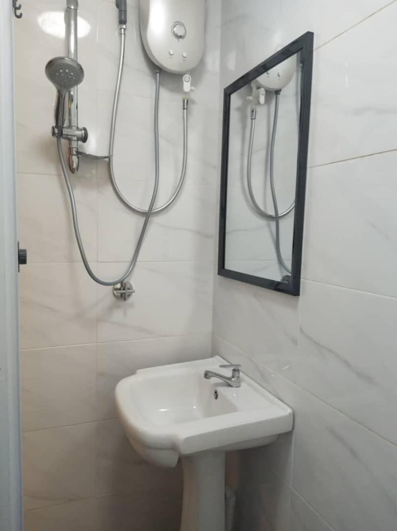 Grocer'S Inn Backpackers Guesthouse Kuala Lumpur Eksteriør billede